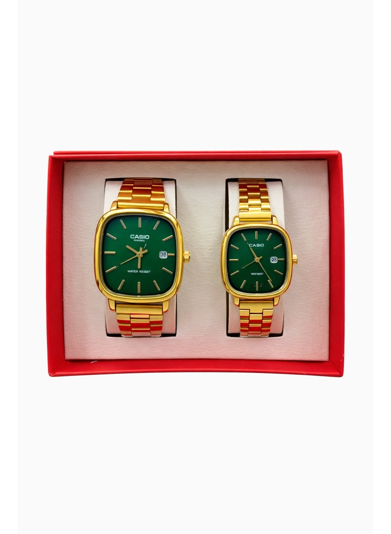 طقم ساعات زوجي كاسيو – ساعة رجالي وساعة نسائي أنالوج بميناء أخضر وسوار ستانلس ستيل ذهبي